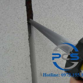 Bơm keo vào khe nứt