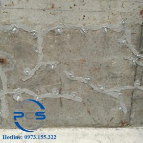 Đặt kim vào lỗ khoan