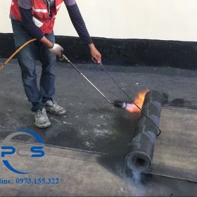 Thực hiện thi công màng khò nóng SikaShield P24 S