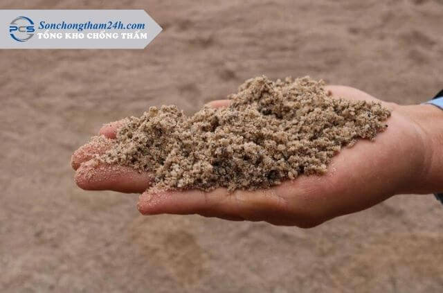 Hướng dẫn bảo dưỡng bê tông đúng cách chi tiết từ A-Z 4 Phủ 1 lát cát ẩm lên bề mặt